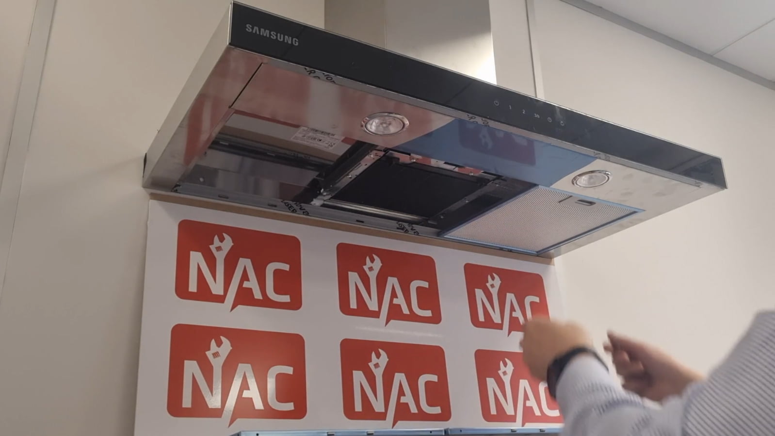 How To Inspect Clean And Maintain The Filters On A Cooker Hood Or Extractor Fan thumbnail image